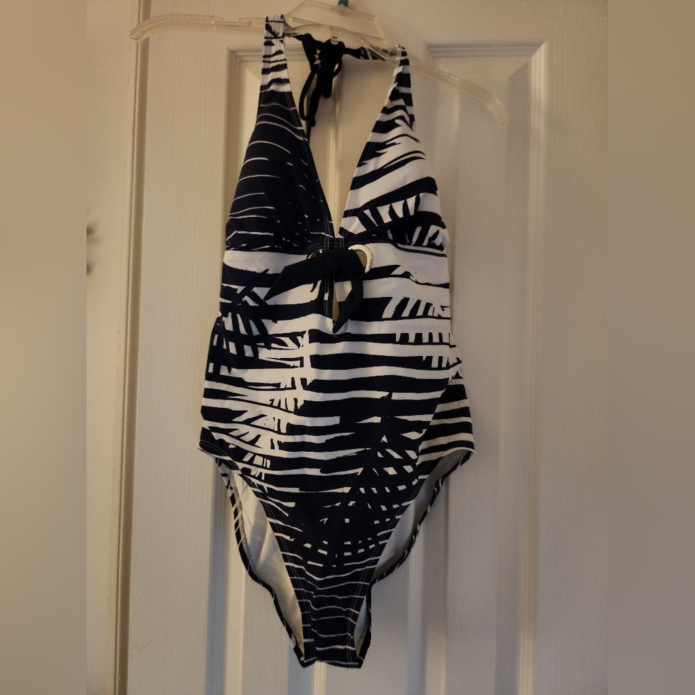 Elegant Black and White Palm Print One-Piece Swimsuit